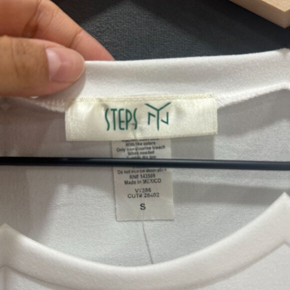 Womens Graphic Tee White Rhinestone Queen Like Mom T Shirt NWT Size Small Bling - Picture 3 of 8